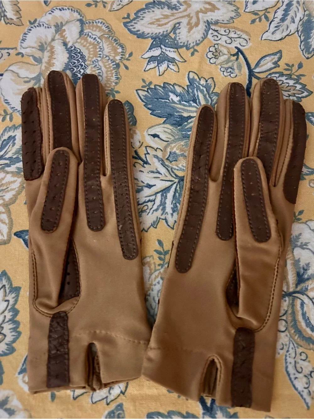 Antique Women’s Leather Accented Riding Gloves